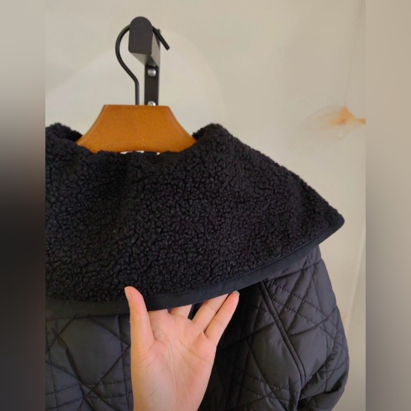 Designer Inspired, Black, Quilted Women's Cropped Puffer Jacket, Size Small - Picture 4 of 12